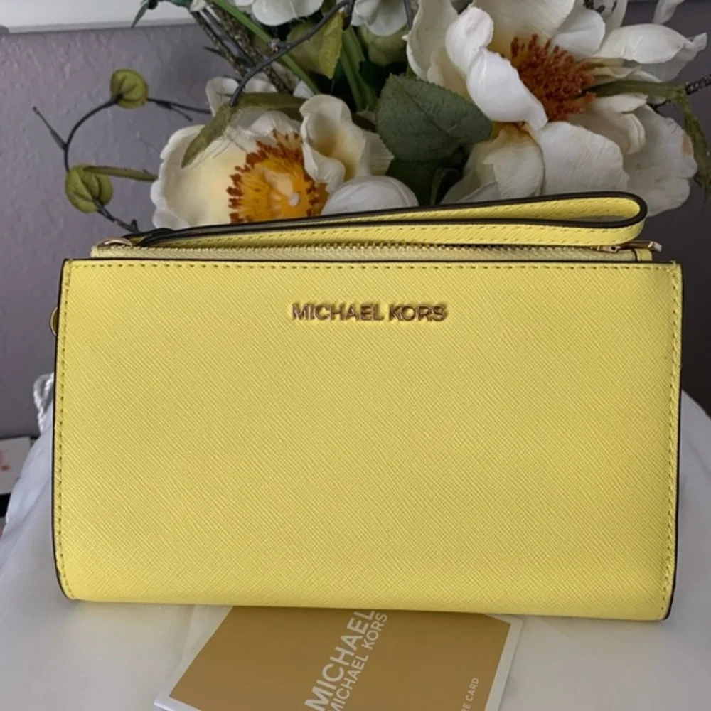 MICHAEL KORS LG DOUBLE ZIP WRISTLET PHONE/CASE HOLDER - Picture 8 of 8